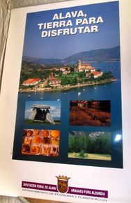 Carteles de turismo: CARTEL TURISMO DE ALAVA – Tierra para disfrutar